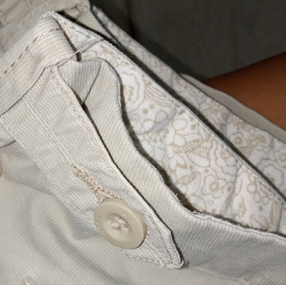 Arizona EUC Cream Khaki 2.5" Inseam Shorts JRs 17 - Picture 12 of 12